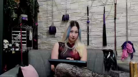 Miss Kazia online show from January 19, 2:30 am