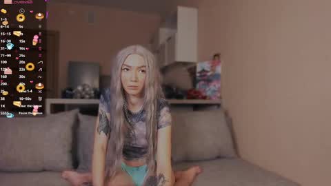 keelllyreed online show from December 16, 4:34 am