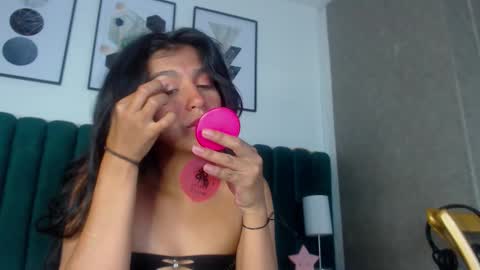 keila online show from November 10, 8:04 pm