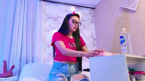 kelanymilf online show from March 3, 4:07 am