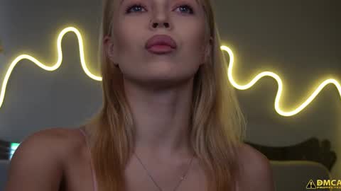 kelly_peachpiee online show from October 14, 5:43 am