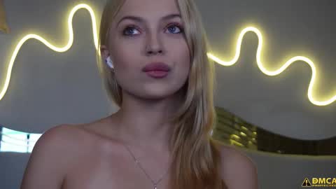 kelly_peachpiee online show from October 17, 5:32 am