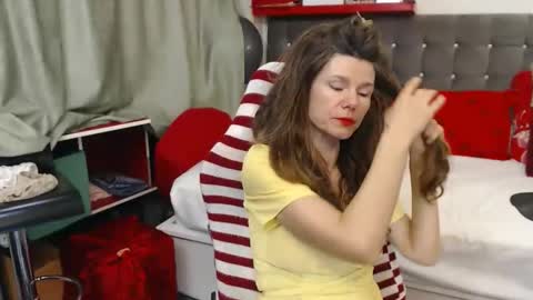 kelly online show from March 25, 1:55 am