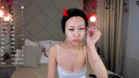 kellyy_bern online show from November 27, 1:08 am
