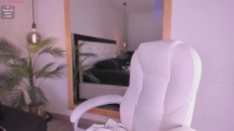    online show from October 25, 12:02 pm