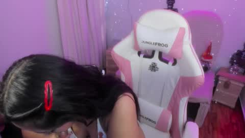 Snapshot of kendall_houle_ chatting on October 4, 1:17 pm KendallHoule online show from October 4, 1:17 pm
