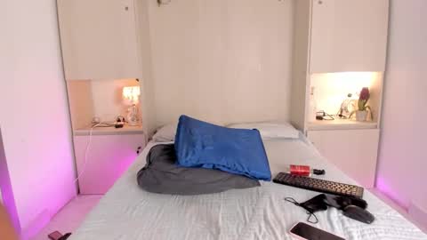 Kendal online show from March 29, 1:21 pm