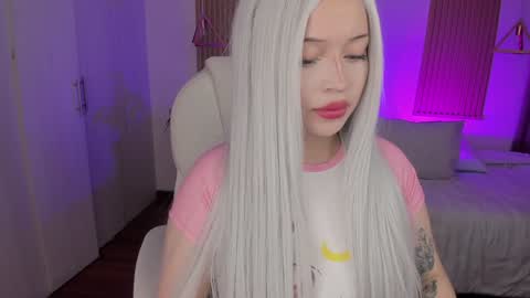 Kendall  online show from October 25, 8:48 pm