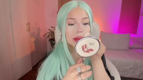 Kendall  online show from November 17, 8:53 pm