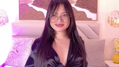 Kendal online show from November 20, 2:45 am