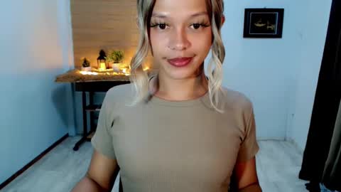kendra_lunaxx online show from May 26, 9:03 pm