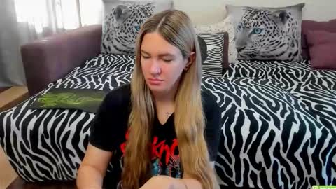 Snapshot of kendra_xx_ chatting on October 1, 2:16 am Kendra online show from October 1, 2:16 am