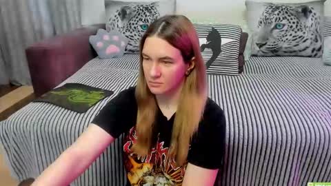 Kendra online show from March 21, 1:10 am