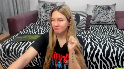 Snapshot of kendra_xx_ chatting on October 2, 2:16 am Kendra online show from October 2, 2:16 am