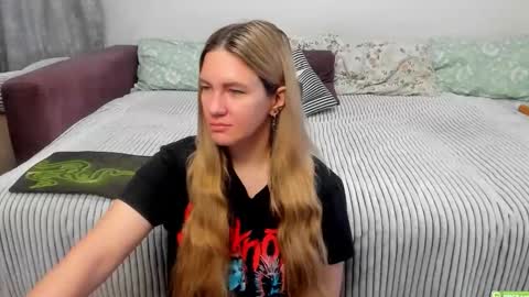 Snapshot of kendra_xx_ chatting on October 10, 1:43 am Kendra online show from October 10, 1:43 am