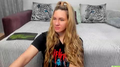 Snapshot of kendra_xx_ chatting on October 7, 1:32 am Kendra online show from October 7, 1:32 am