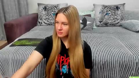 Snapshot of kendra_xx_ chatting on October 13, 12:57 am Kendra online show from October 13, 12:57 am