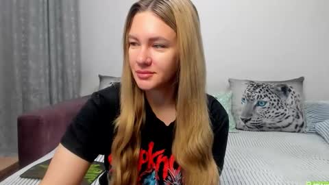 Snapshot of kendra_xx_ chatting on October 6, 12:38 am Kendra online show from October 6, 12:38 am