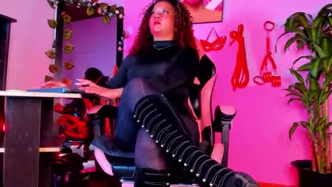 kenia_thompsom01 online show from February 5, 10:24 pm