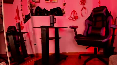 kenia_thompsom01 online show from April 7, 2:24 am