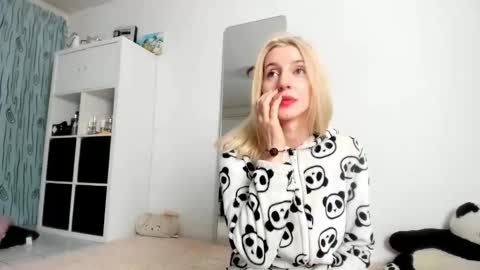 Kenzie online show from October 5, 7:57 am