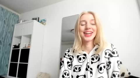 Kenzie online show from November 22, 4:37 am