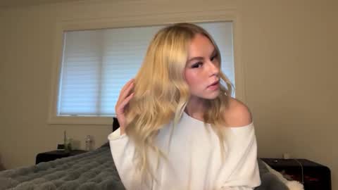 kenziesmithh online show from December 18, 10:25 pm