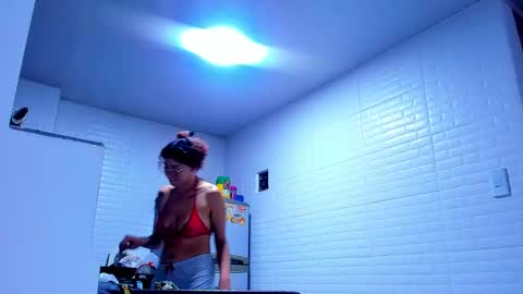 Snapshot of kerlysmith24 chatting on February 8, 7:27 pm Kerlysmith24 online show from February 8, 7:27 pm