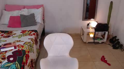 Snapshot of kesha_brooks chatting on February 6, 6:46 pm Mia online show from February 6, 6:46 pm