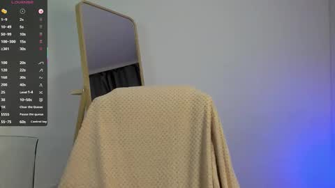 Snapshot of kettybelly chatting on October 2, 10:20 am kettyIm a simple girl who likes gifts Lovense is activeThere are legends that in this room all your wish can come true online show from October 2, 10:20 am