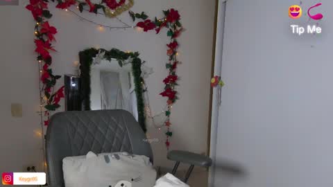 keygr05 online show from March 25, 5:11 am