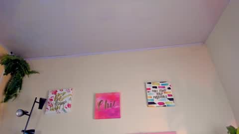 Snapshot of keyla_roberts_ chatting on January 29, 8:51 am Adhara. Help me reach 100 likes online show from January 29, 8:51 am