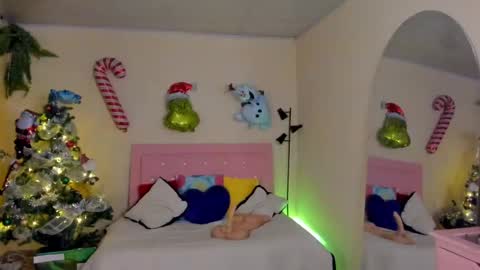 Snapshot of keyla_roberts_ chatting on December 24, 1:06 pm Adhara. Help me reach 100 likes online show from December 24, 1:06 pm