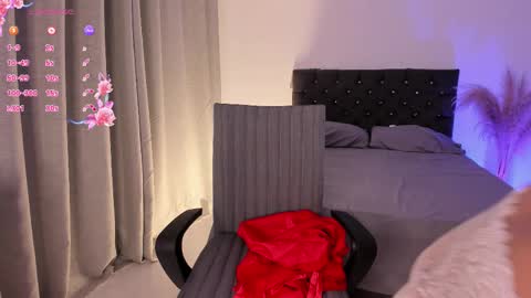 khloe_cute_ online show from January 17, 11:45 pm