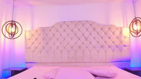 khloejohnson online show from October 11, 8:33 pm