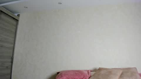 Snapshot of kiana_cream chatting on October 9, 11:36 am N M online show from October 9, 11:36 am