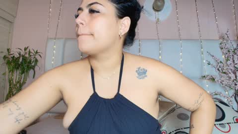 Snapshot of kiana_cream chatting on January 31, 11:35 am N M online show from January 31, 11:35 am