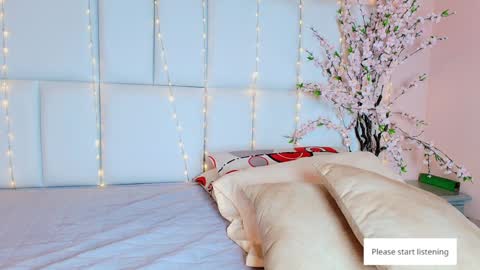 Snapshot of kiana_cream chatting on February 2, 11:30 am N M online show from February 2, 11:30 am