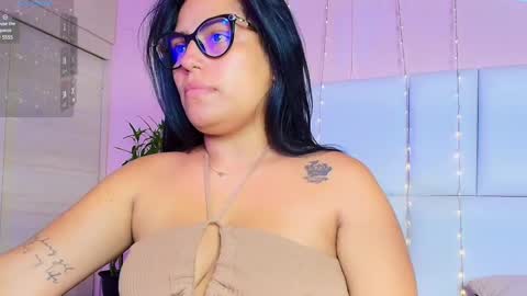 Snapshot of kiana_cream chatting on February 28, 12:52 pm N M online show from February 28, 12:52 pm