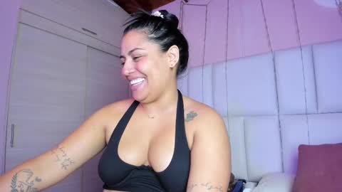 Snapshot of kiana_cream chatting on September 17, 3:21 pm N M online show from September 17, 3:21 pm