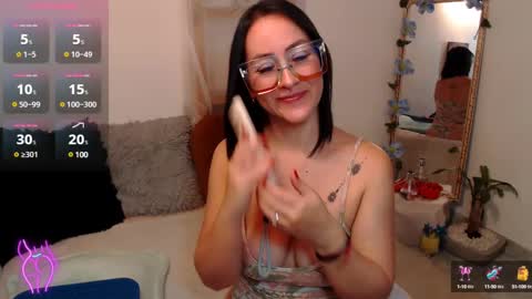 Snapshot of kiara_bermont chatting on March 8, 3:33 pm Kiara Bermont online show from March 8, 3:33 pm