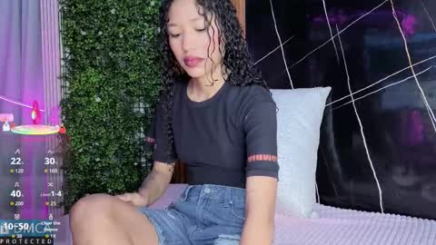 Kiara Zahiri online show from October 13, 11:02 am