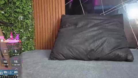 Kiara Zahiri online show from October 31, 11:14 am