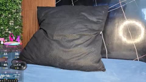 Kiara Zahiri online show from October 24, 11:06 am