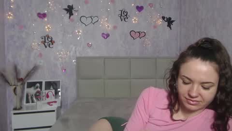Snapshot of kiaracriegs chatting on February 17, 5:14 am Kara online show from February 17, 5:14 am