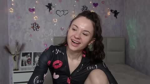 Snapshot of kiaracriegs chatting on February 14, 7:12 pm Kara online show from February 14, 7:12 pm
