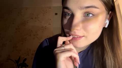 Ola my name is Lissa  Lets hit 10 Thumbs Up together   online show from February 2, 5:01 pm