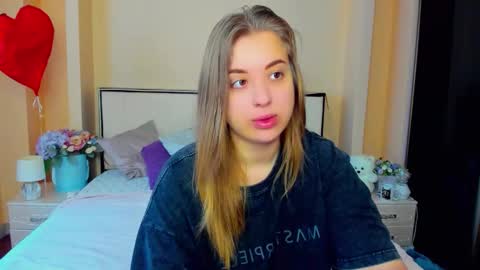 Snapshot of kimberly_mmm chatting on October 12, 7:00 am kimberly_mmm online show from October 12, 7:00 am