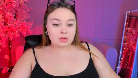 Snapshot of kimberlymaran chatting on December 11, 9:09 am The one that you wont be able to forget online show from December 11, 9:09 am