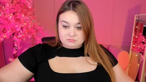 Snapshot of kimberlymaran chatting on December 6, 9:10 am The one that you wont be able to forget online show from December 6, 9:10 am